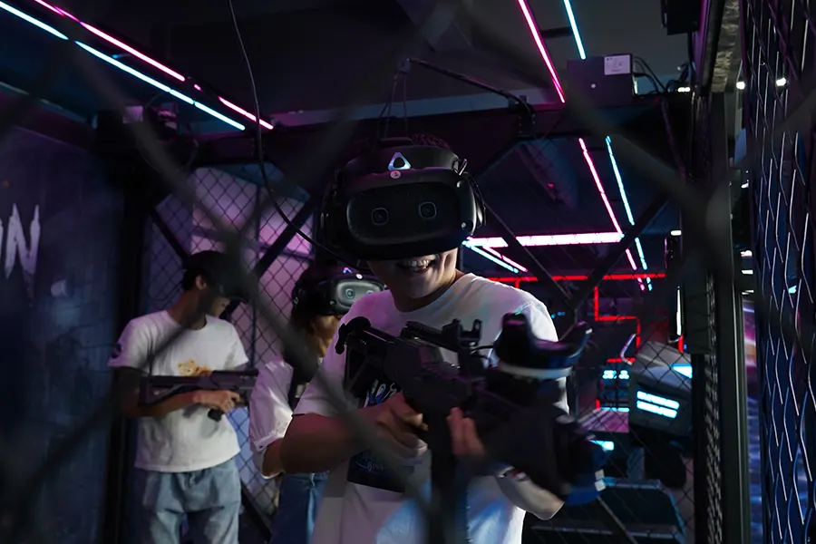 VR-Caged Gaming allows more immersive experiences and interactive gamplays for multiplayers