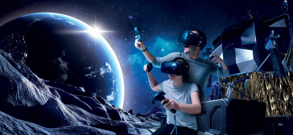 Dos hombres jugando con simulador de realidad virtual